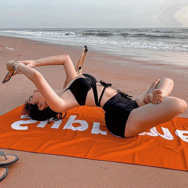 nữ thần học đường việt nam diện bikini tập yoga làm fan xứ chùa vàng xuýt xoa