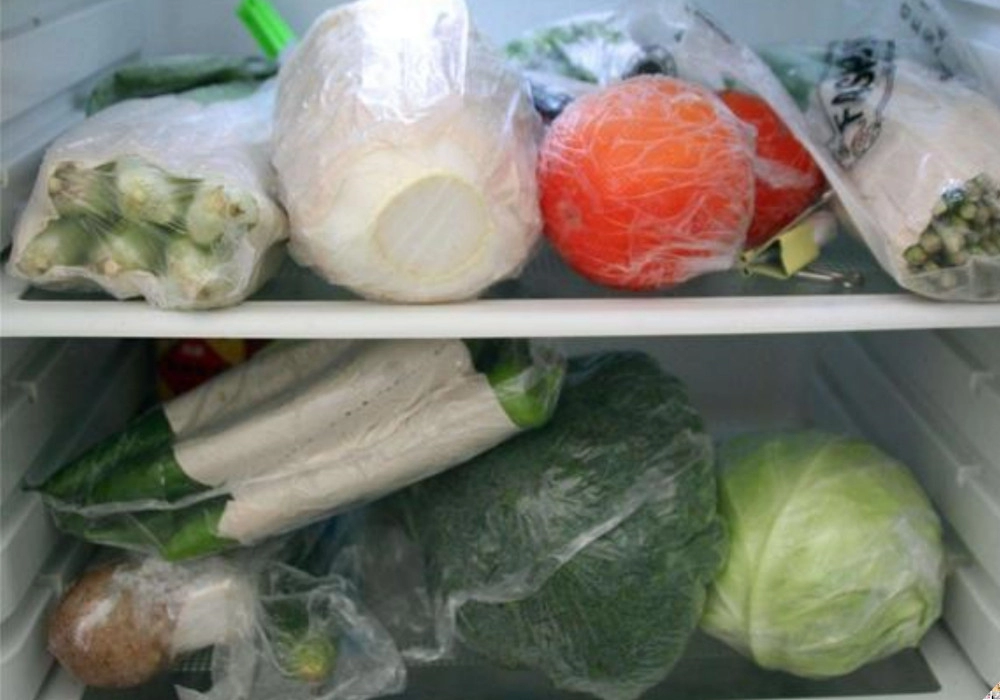 Rau mua về đừng vội bỏ vào tủ lạnh cho 1 tờ giấy ăn vào kết quả khác hẳn để cả tháng rau vẫn tươi không bị héo vàng