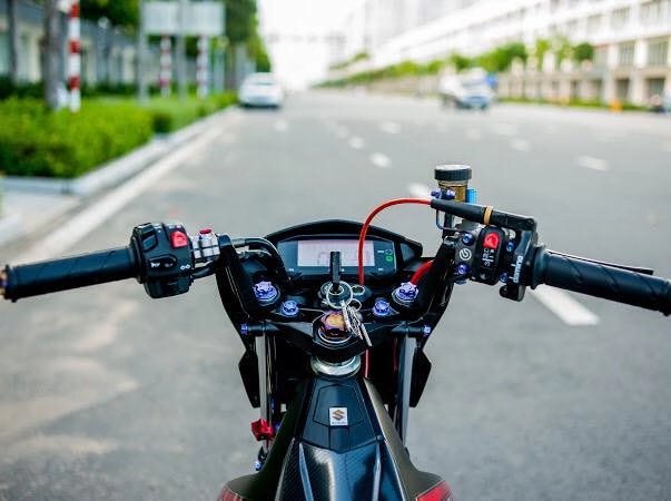 Satria 150 độ đồ chơi hàng hiệu với giá trị trên 200 triệu của biker việt