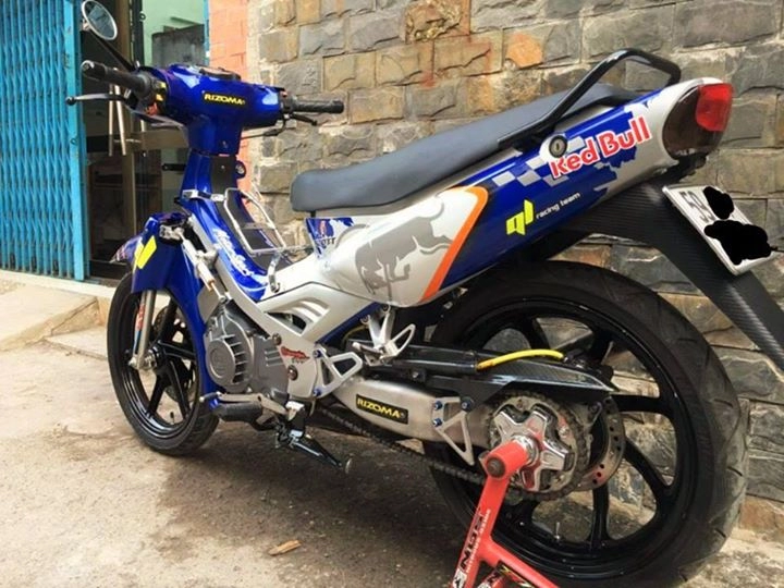 Satria 2000 độ 1 gắp cùng bộ cánh redbull đậm chất chơi