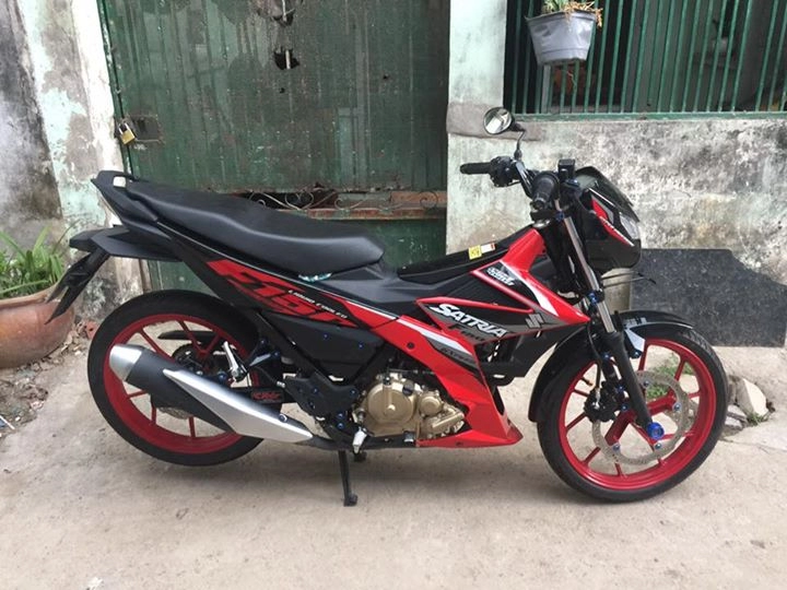 Suzuki satria fi đẹp lung linh như ngọc trinh đeo trang sức