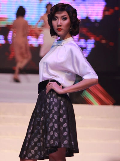 Thanh hằng ngọc quyên diễn catwalk ấn tượng