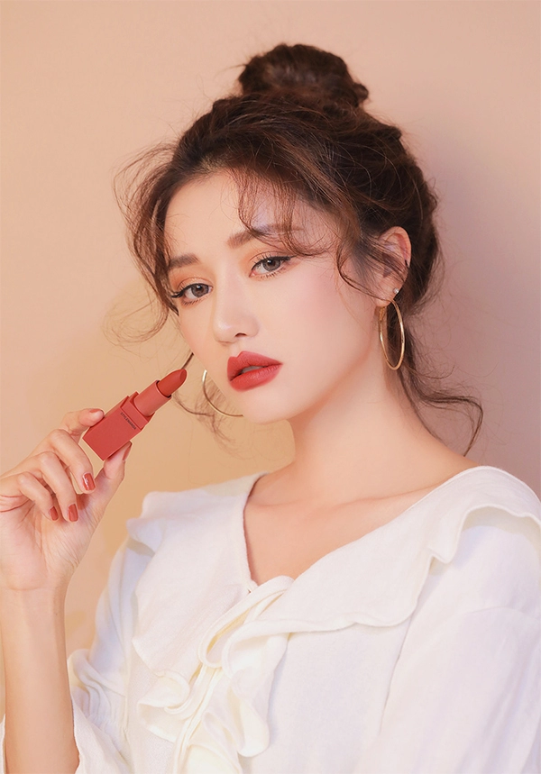 Top 3 thỏi son giúp chị em cân hết các bước makeup