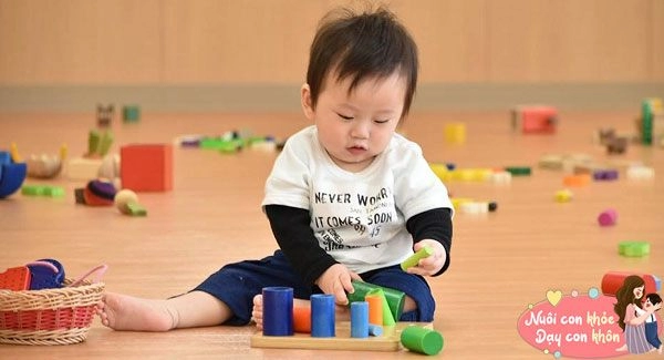Trò chơi vận động cho trẻ sơ sinh 10 tháng tuổi con phát triển tư duy và thể chất toàn diện