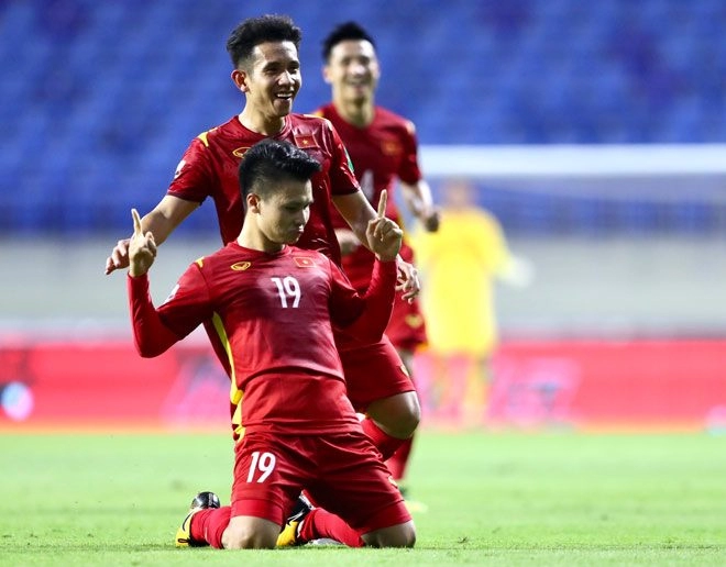 Trước khi thắng indo 4-0 quang hải có màn lên đồ sang chảnh nhưng có món hài hước