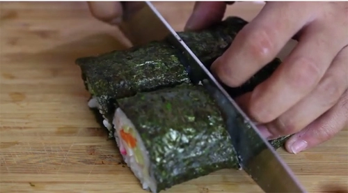 Tự làm sushi cực đơn giản