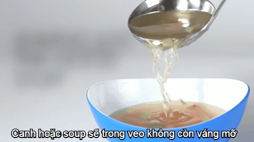 Tuyệt chiêu hút sạch váng mỡ dễ đến không ngờ khiến nồi canh lúc nào cũng trong veo