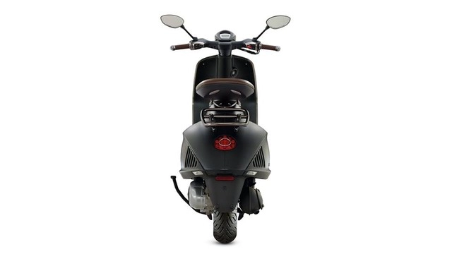 Vespa 946 emporio armani mới với phiên bản giới hạn