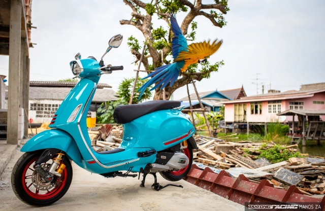 Vespa sprint trở nên đẳng cấp hơn nhờ có hệ thống đèn tín hiệu 3 trong 1