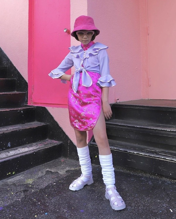 Xuất hiện người mẫu nhí tương lai mới 12 tuổi đã gây sốt với phong cách ăn mặc chất như nước cất