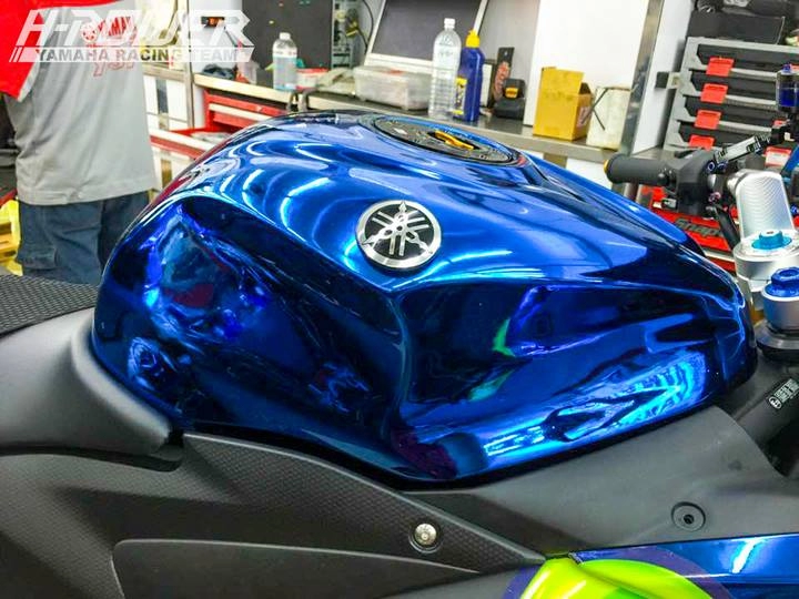 Yamaha r3 độ phiên bản crom movistar với đồ chơi khủng