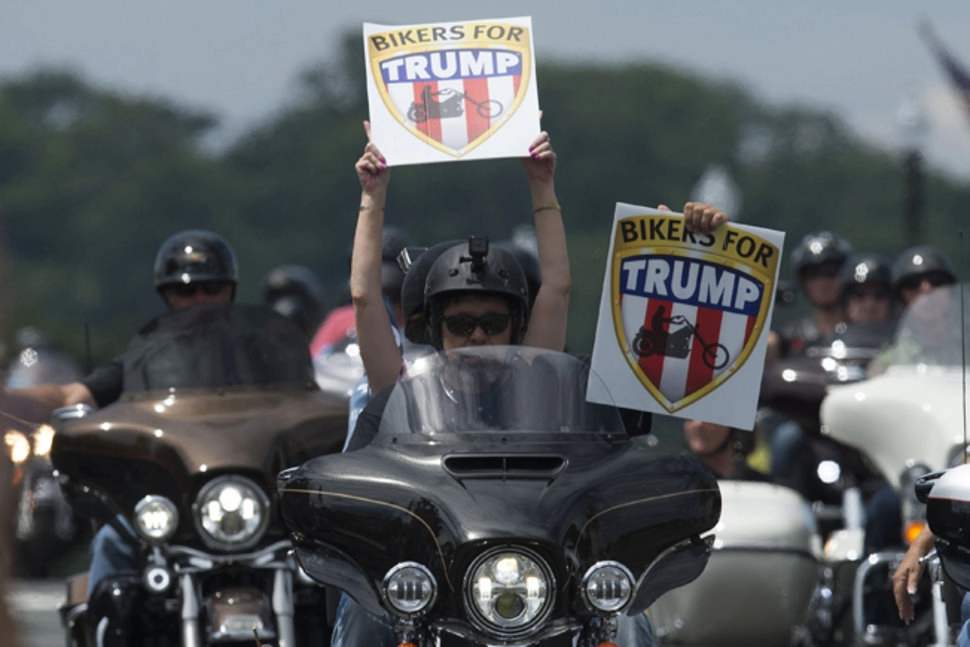 5000 anh em đi môtô để diễu hành bảo vệ lễ nhậm chức của ông trump