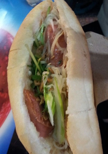 Bánh mì kẹp ngon nức tiếng ở thủ đô