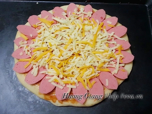 Bánh pizza xúc xích giăm bông tuyệt ngon