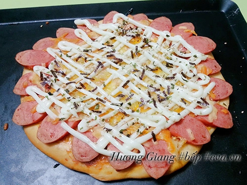 Bánh pizza xúc xích giăm bông tuyệt ngon