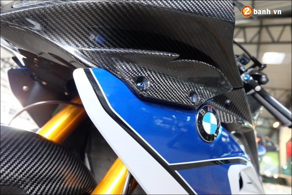 Bmw hp4 độ nâng cấp cùng loạt đồ chơi hạng nặng