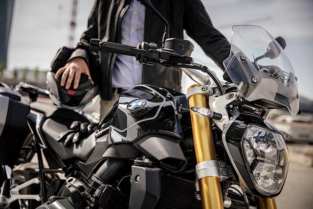 Bmw r1200r black edition 2017 vừa ra mắt có giá từ 393 triệu đồng