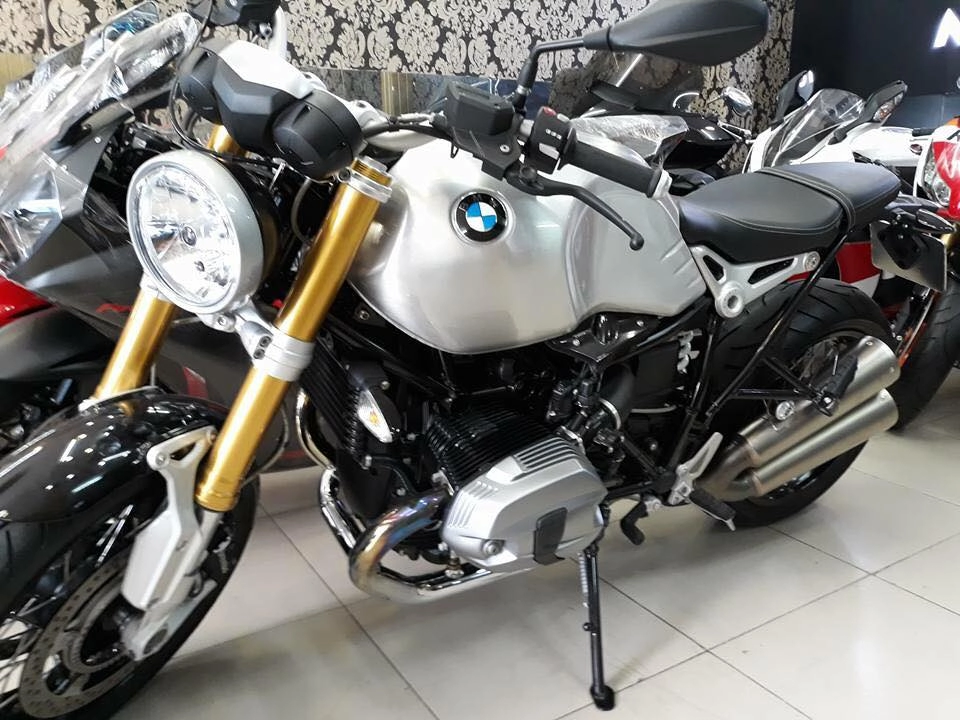 Bmw rninet 2017 bình xăng bạc dán keo nguyên con cho tới cái gắp mua về trưng nhà odo chỉ có 268km 1