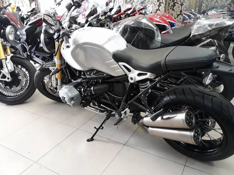 Bmw rninet 2017 bình xăng bạc dán keo nguyên con cho tới cái gắp mua về trưng nhà odo chỉ có 268km 1