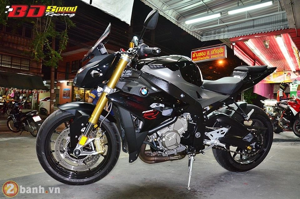 Bmw s1000r trong bản độ nhẹ nhàng nhưng đầy kích thích của người thái