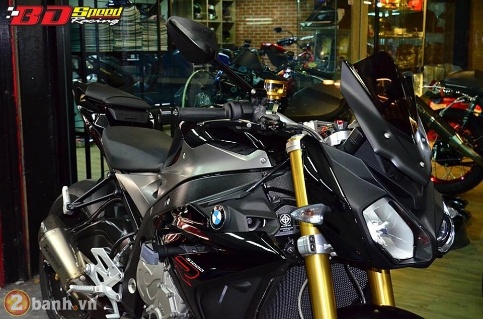 Bmw s1000r trong bản độ nhẹ nhàng nhưng đầy kích thích của người thái