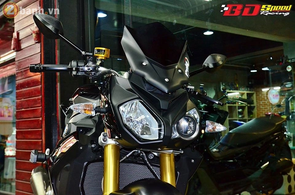 Bmw s1000r trong bản độ nhẹ nhàng nhưng đầy kích thích của người thái