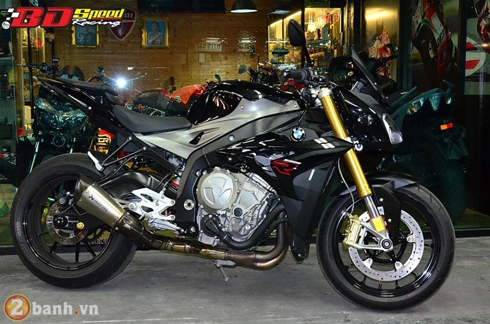 Bmw s1000r trong bản độ nhẹ nhàng nhưng đầy kích thích của người thái