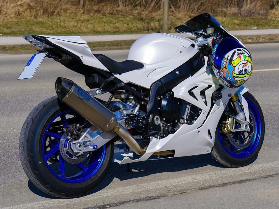 Bmw s1000rr bản độ người mẫu da trắng đậm sức hút