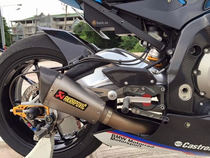 Bmw s1000rr đầy ấn tượng với dàn ngoại công hàng hiệu