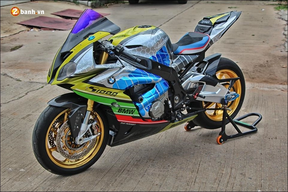 Bmw s1000rr độ dàn tem cực đẹp cùng kèm đồ chơi khủng