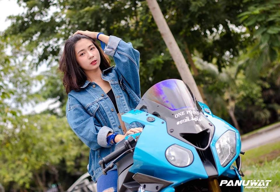 Bmw s1000rr đọ dáng nóng bỏng với hot girl thái