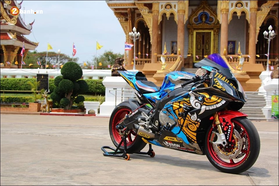 Bmw s1000rr độ tuyệt tác cùng tem đấu đến từ đất nước chùa vàng