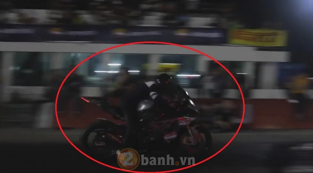 clip - màn đua drag tuyệt vời của bmw s1000rr và hp4