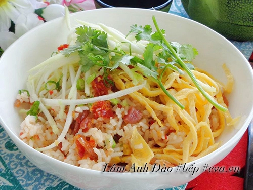 Cơm chiên mắm ruốc ngon miễn chê