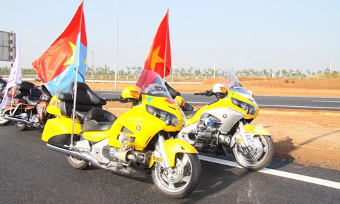  dàn môtô diễu hành trên đường cao tốc hiện đại nhất việt nam 