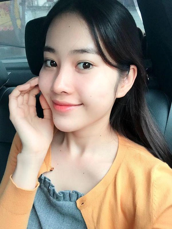 Đăng ảnh selfie nam em trông tiều tụy nhưng mặt mộc vẫn hoàn hảo không tì vết