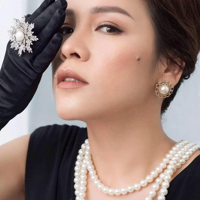 Diva mỹ linh có em gái giống hệt chị đằm thắm bao nhiêu em sắc sảo bấy nhiêu