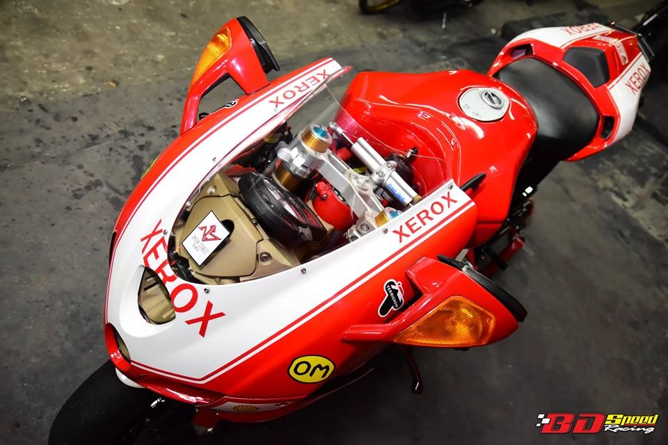 Ducati 749r mô tô huyền thoại ý hồi sinh với phong cách tem đấu xerox