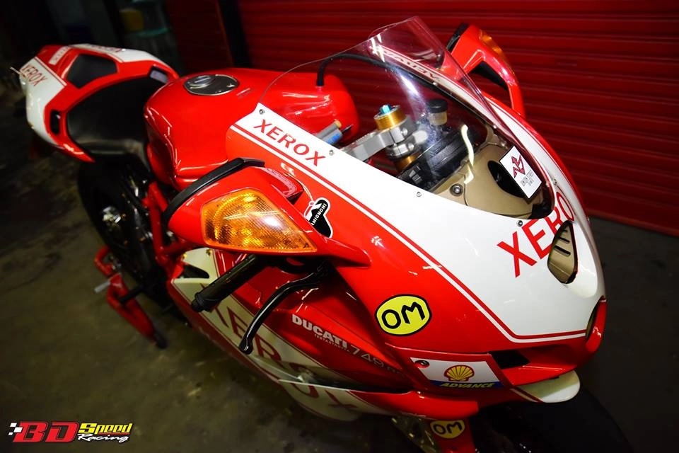 Ducati 749r mô tô huyền thoại ý hồi sinh với phong cách tem đấu xerox