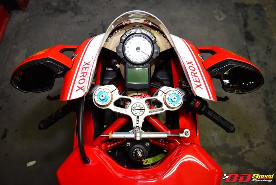 Ducati 749r mô tô huyền thoại ý hồi sinh với phong cách tem đấu xerox