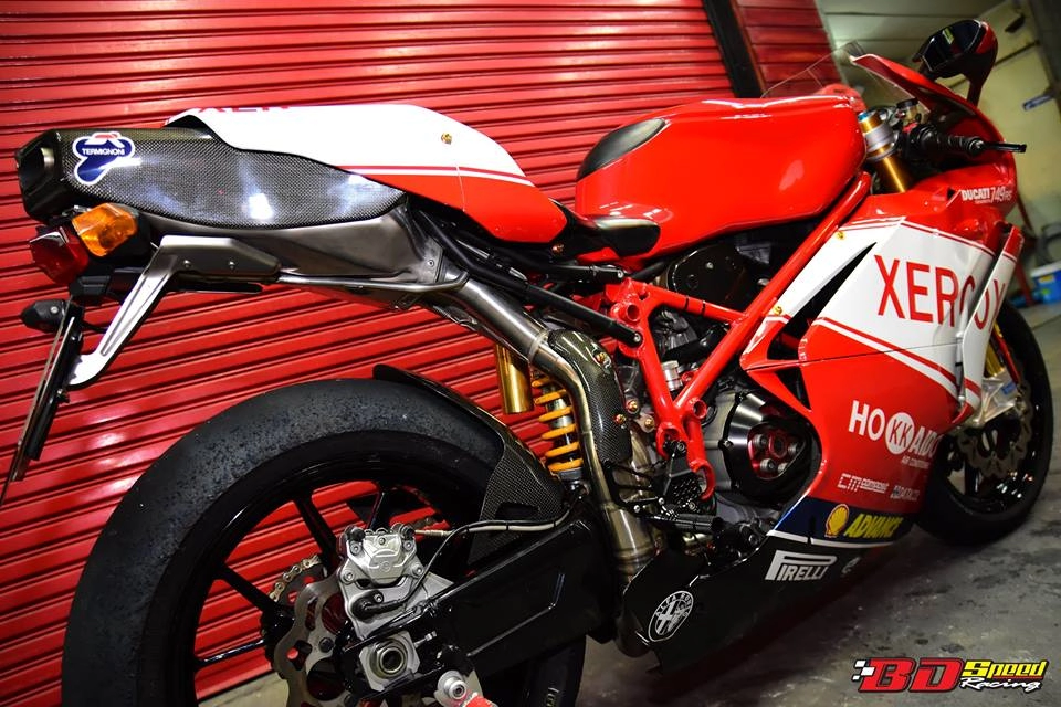 Ducati 749r mô tô huyền thoại ý hồi sinh với phong cách tem đấu xerox