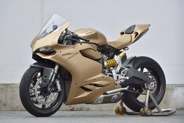 Ducati 899 panigale độ kịch độc với màu áo vàng xám