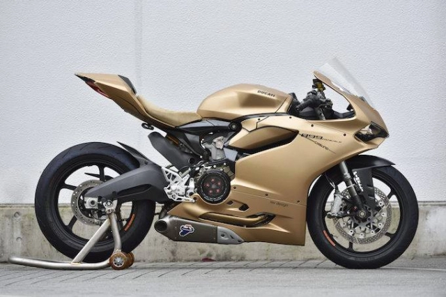 Ducati 899 panigale độ kịch độc với màu áo vàng xám