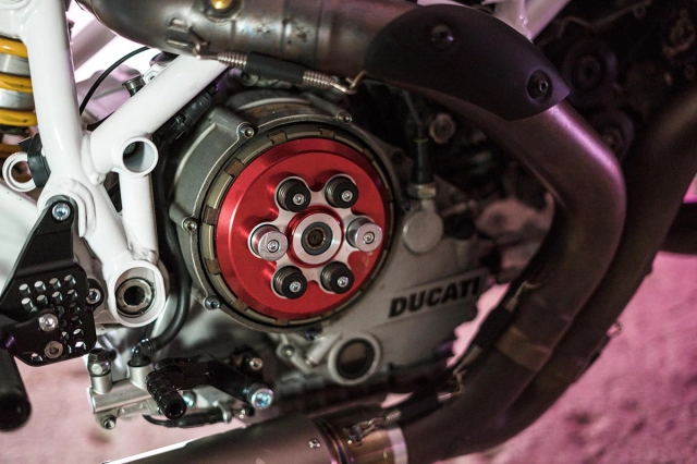 Ducati 999s tuyệt phẩm độ từ thương hiệu nón bảo hiểm helmade