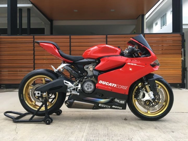 Ducati panigale 899 vẻ đẹp hào nhoáng với dàn chân oz racing