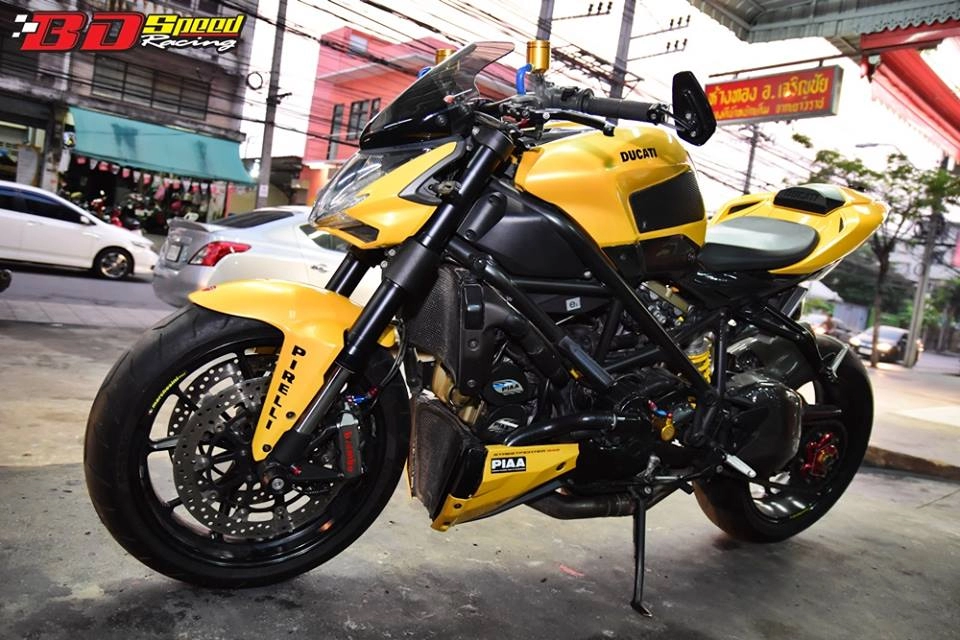 Ducati streetfighter gã khổng lồ mang tên ong bắp cày