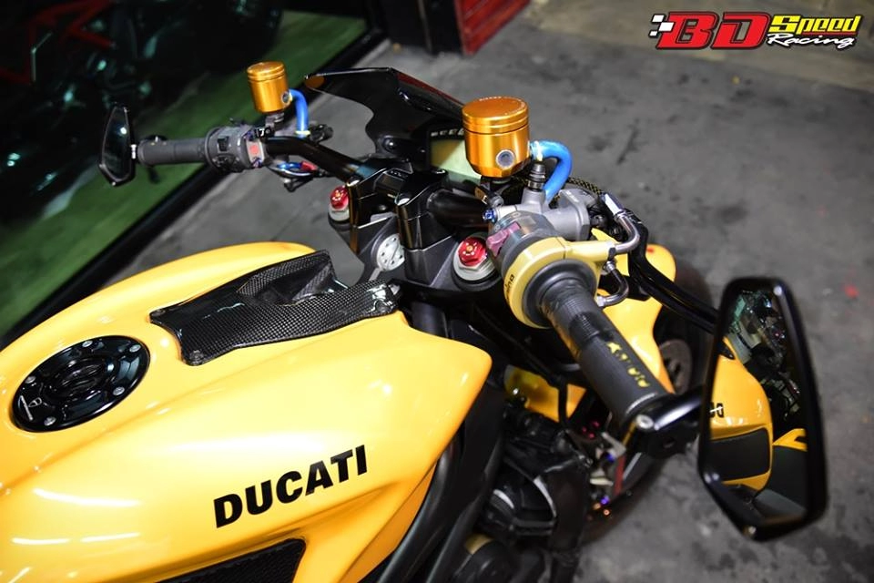 Ducati streetfighter gã khổng lồ mang tên ong bắp cày