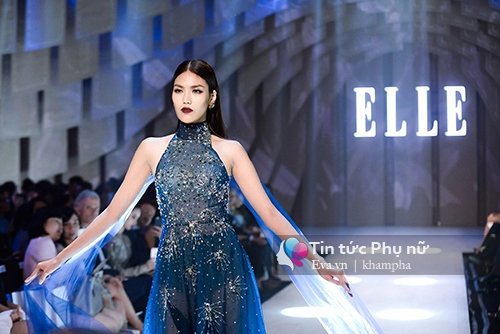 gà chiến của hà hồ tự tin catwalk cùng lan khuê mai ngô