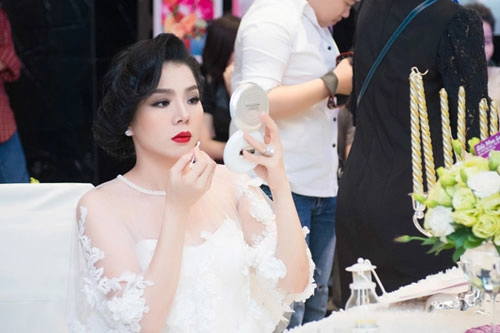 Hà hồ trang điểm đẹp mong manh tóc tiên tươi trẻ