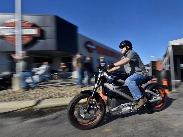 Harley-davidson mới đây cũng tuyên bô đang chuân bi tung ra môt loat xe chạy điên